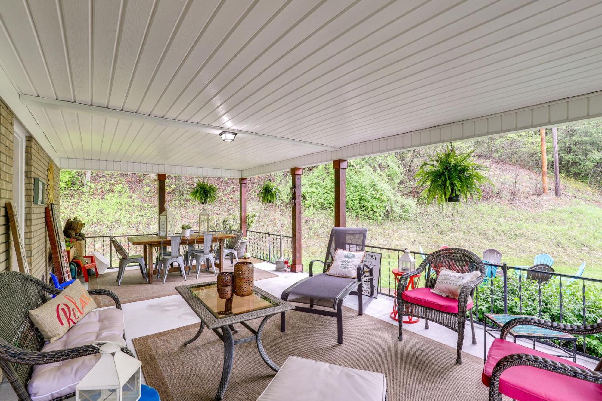 Updated Marshall Home With Fire Pit And Game Room! Eksteriør billede